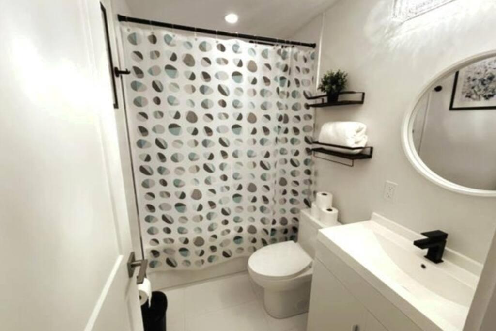 Exquisite, Bright & Modern Condo. Niagara-Fälle Exterior foto
